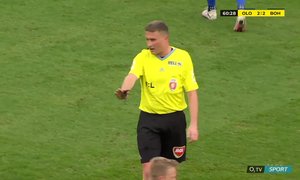 Olomouc - Bohemians: Prekop reklamoval Ventúrovo zatažení za dres, ale penalta se nekonala
