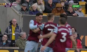 SESTŘIH: Wolverhampton - West Ham 1:2. Rozhodl kuriózní gól! Dvě penalty, VAR odvolal branku v nastavení