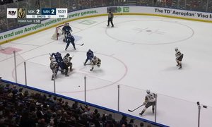 Hertl poprvé v dresu Golden Knights. Přihrával na gól, prohře ve Vancouveru ale nezabránil