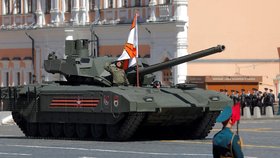 Tradiční velkou vojenskou přehlídkou na Rudém náměstí v Moskvě oslavilo Rusko 73. výročí konce druhé světové války