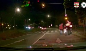 Neukázněný řidič v Brně málem srazil chodce na přechodu