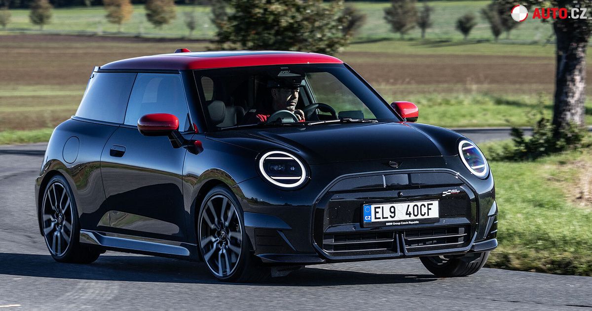 Elektrické Mini se mělo vyrábět v Británii. Cla tento plán překazila ...