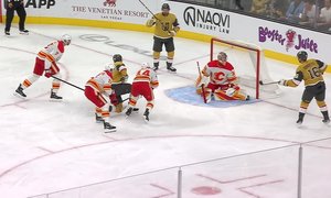 Hertl dal gól už potřetí v řadě. K demolici Calgary 6:1 přispěl i 300. asistencí v NHL Hertl dal gól už potřetí v řadě. K demolici Calgary 6:1 přispěl i 300. asistencí v NHL