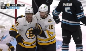 Pastrňák dvakrát překonal Vaněčka, na výhru Bostonu to ale nestačilo Pastrňák dvakrát překonal Vaněčka, na výhru Bostonu to ale nestačilo