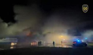 V Bohušovicích nad Ohří hoří sklad se zábavní pyrotechnikou V Bohušovicích nad Ohří hoří sklad se zábavní pyrotechnikou