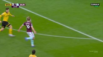 SESTŘIH: Wolverhampton - Burnley 2:3. Krejčího asistence body nepřinesla, Wolves s nováčkem prohráli SESTŘIH: Wolverhampton - Burnley 2:3. Krejčího asistence body nepřinesla, Wolves s nováčkem prohráli
