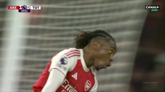 SESTŘIH: Arsenal - Tottenham 4:1. Eze nasázel hattrick a zařídil výhru v derby SESTŘIH: Arsenal - Tottenham 4:1. Eze nasázel hattrick a zařídil výhru v derby