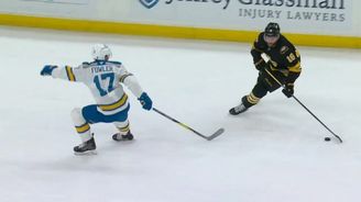 Dvougólový Zacha řídil výhru Bostonu Dvougólový Zacha řídil výhru Bostonu