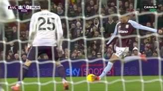 SESTŘIH: Aston Villa - Manchester United 2:1. Rogers sestřelil Rudé ďábly, Villans se tlačí na čelo ligy SESTŘIH: Aston Villa - Manchester United 2:1. Rogers sestřelil Rudé ďábly, Villans se tlačí na čelo ligy