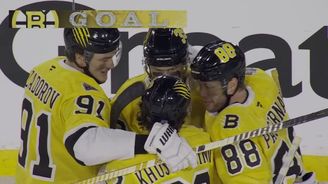 Pastrňák asistoval v utkání pod širým nebem. Boston ale prohrál Pastrňák asistoval v utkání pod širým nebem. Boston ale prohrál