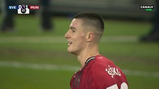 SESTŘIH: Everton - Manchester United 0:1. Rudí ďáblové díky vítězné dohrávce poskočili na čtvrté místo SESTŘIH: Everton - Manchester United 0:1. Rudí ďáblové díky vítězné dohrávce poskočili na čtvrté místo