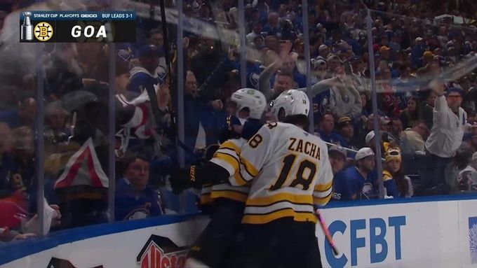 Pastrňák rozhodl o výhře a ukázal své emoce! Pořádně vytočil fanoušky Buffala Pastrňák rozhodl o výhře a ukázal své emoce! Pořádně vytočil fanoušky Buffala