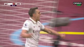 SESTŘIH: West Ham - Arsenal 0:1. Gunners zvládli další těžký krok za titulem, kontroverze v závěru SESTŘIH: West Ham - Arsenal 0:1. Gunners zvládli další těžký krok za titulem, kontroverze v závěru