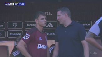Debut Matěje Juráska za Spartu: 20 minut na hřišti, šance, centry, ale i bučení fanoušků Debut Matěje Juráska za Spartu: 20 minut na hřišti, šance, centry, ale i bučení fanoušků