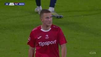 Vyloučení Trédla za stažení Ghaliho v zápase Olomouc - Pardubice Vyloučení Trédla za stažení Ghaliho v zápase Olomouc - Pardubice