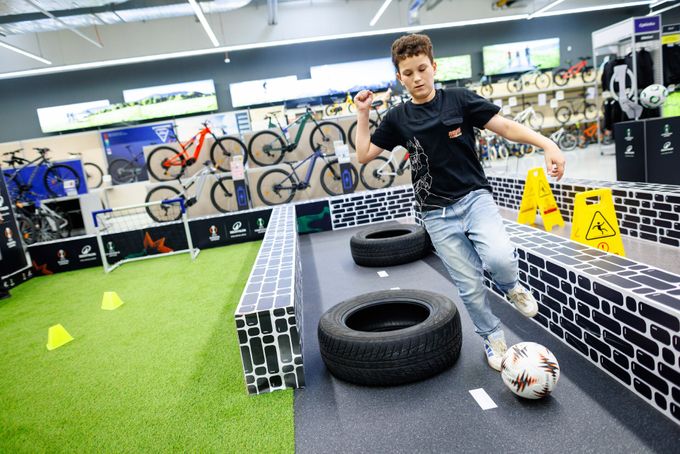 Decathlon oblékne sparťanský dres. Na Zličín dorazí Lavička, Kadeřábek i další tváře Sparty Decathlon oblékne sparťanský dres. Na Zličín dorazí Lavička, Kadeřábek i další tváře Sparty