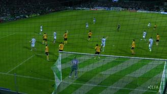 Ruka Jawa v zápase na Bohemians a penalta nařízená po konzultaci s VAR Ruka Jawa v zápase na Bohemians a penalta nařízená po konzultaci s VAR