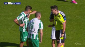 Květovo pouze žluté nakopnutí Malého v zápase v Olomouci Květovo pouze žluté nakopnutí Malého v zápase v Olomouci