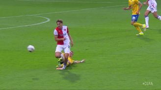 Ohnutý Chytilův kotník a Konečného rameno v zápase Slavie v Teplicích Ohnutý Chytilův kotník a Konečného rameno v zápase Slavie v Teplicích
