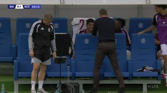 „Proč se neraduješ z Mercadova gólu?“ Priske na střídačce pošťuchoval Grimalda „Proč se neraduješ z Mercadova gólu?“ Priske na střídačce pošťuchoval Grimalda