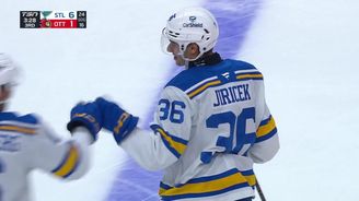 Adam Jiříček si proti Ottawě připsal svůj první gól v NHL Adam Jiříček si proti Ottawě připsal svůj první gól v NHL