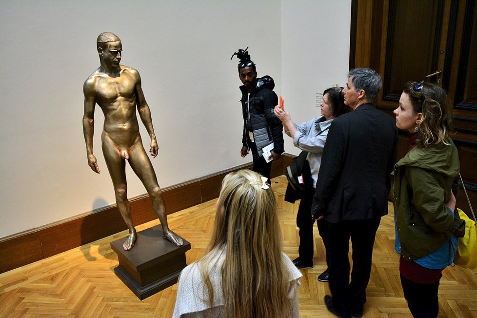 Sedmnáct světových umělců na A COOL BREEZE představuje nové pojetí sochařského námětu figury.