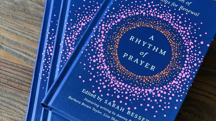 Kniha A Rhytm of Prayer autorky Sarah Bessey.
