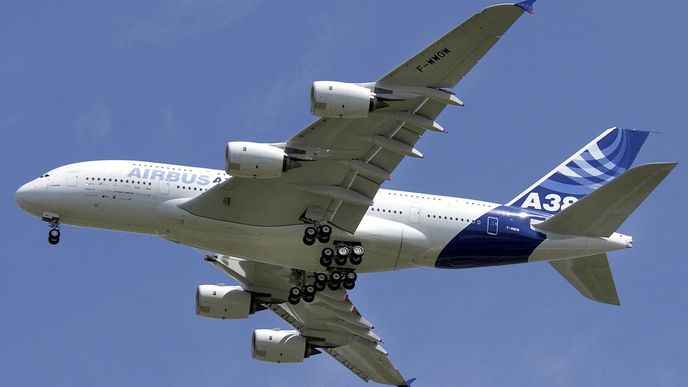 Připomínka časů, kdy ještě všechno bylo v pořádku – širokotrupý Airbus 380, největší dopravní letadlo světa pro přepravu cestujících.