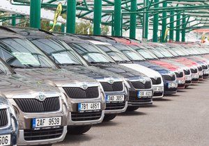 Skupina autobazarů AAA Auto letos plánuje zvýšení prodeje na rekordních 100.000 ojetých aut z loňských 83.000 vozů.