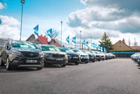 Auto pod stromeček? Nabídka ojetin je rekordně bohatá a ceny nízké