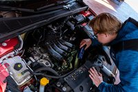 Pouze 64 % kupujících kontroluje ojeté auto před koupí