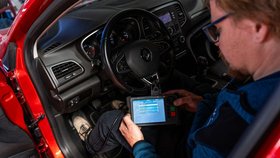 Pouze 64 % kupujících kontroluje ojeté auto před koupí.