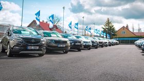 Auto pod stromeček? Nabídka ojetin je rekordně bohatá a ceny nízké