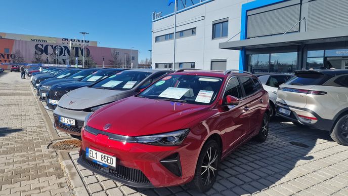 Autobazar AAA Auto otevřel novou pobočku v Českých Budějovicích. Autobazar AAA Auto otevřel novou pobočku v Českých Budějovicích.