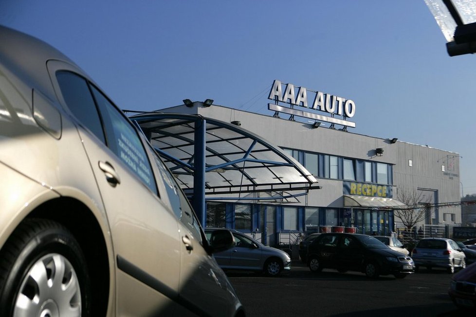 Skupina AAA AUTO působí na trhu již 26 let. Provozuje síť více než 40 poboček v České republice, na Slovensku, v Polsku a v Maďarsku.