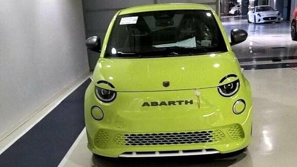 První elektrický Abarth je na cestě, značka neuhlídala fotku!