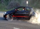 Video: Jay Leno svůj Fiat 500 Abarth nešetří