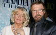 Švédský zpěvák Björn Ulvaeus ze skupiny ABBA se po 41 letech rozvádí s manželkou Lenou.