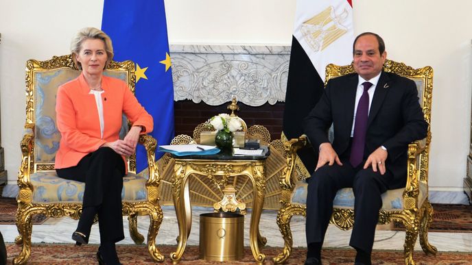Egyptský prezident Abd al-Fatáh as-Sísí a předsedkyně Evropské komise Ursula von der Leyenová