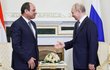 Ruský prezident Vladimir Putin jednal s egyptským prezidentem Abd al-Fattáh as-Sísím, nejdřív na něj ale musel čekat (27.7.2023)