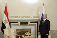 Prigožin přistižen na africkém summitu v Petrohradu. A Putina nechal egyptský lídr čekat