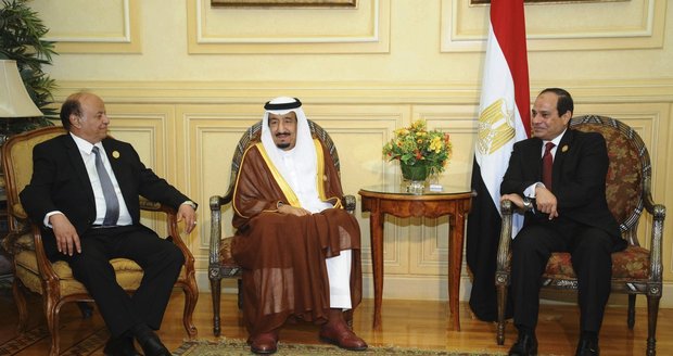 Prezident Egypta se na summitu setkal se saúdským králem a jemenským prezidentem