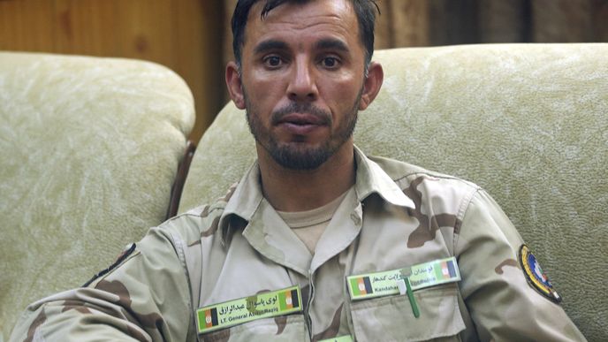 Generál a šéf regionální afghánské policie Abdul Razeg