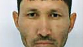 Abdul Ezedi (35), který v Londýně polil ženu a dvě děti kyselinou se nejspíš zabil: Policejní jednotky prohledávají okolí Temže.