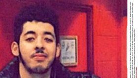 Salman Abedi se odpálil u východu z koncertní haly.