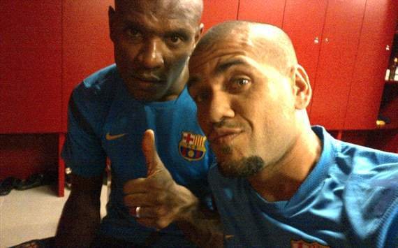 Eric Abidal a Dani Alvés tweetovali: Na dnešní večer jsme připraveni!