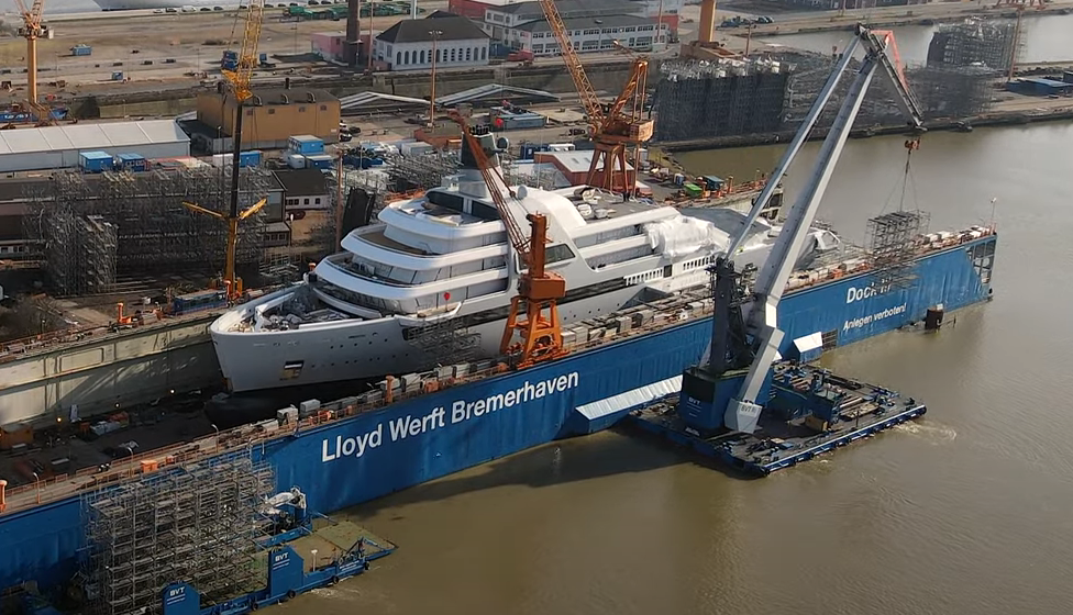 Ruský miliardář Roman Abramovič si pořídil novou jachtu.