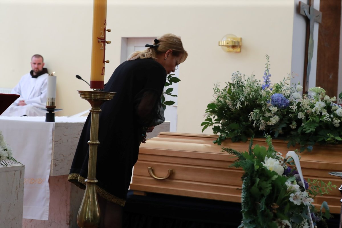 Pohřeb Josefa Abrháma: Dagmar Havlová