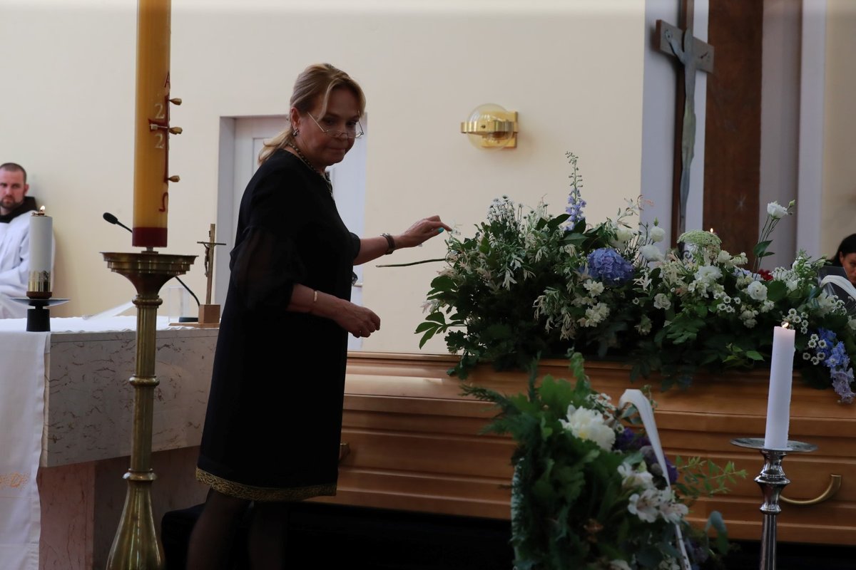 Pohřeb Josefa Abrháma: Dagmar Havlová