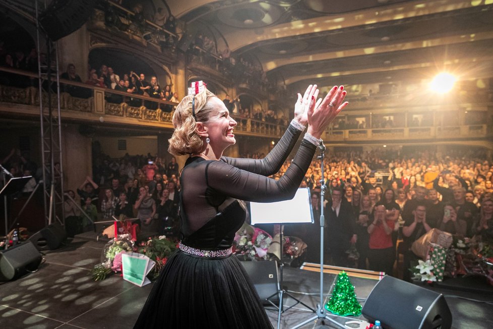 Vánoční koncert Moniky Absolonové v pražské Lucerně.